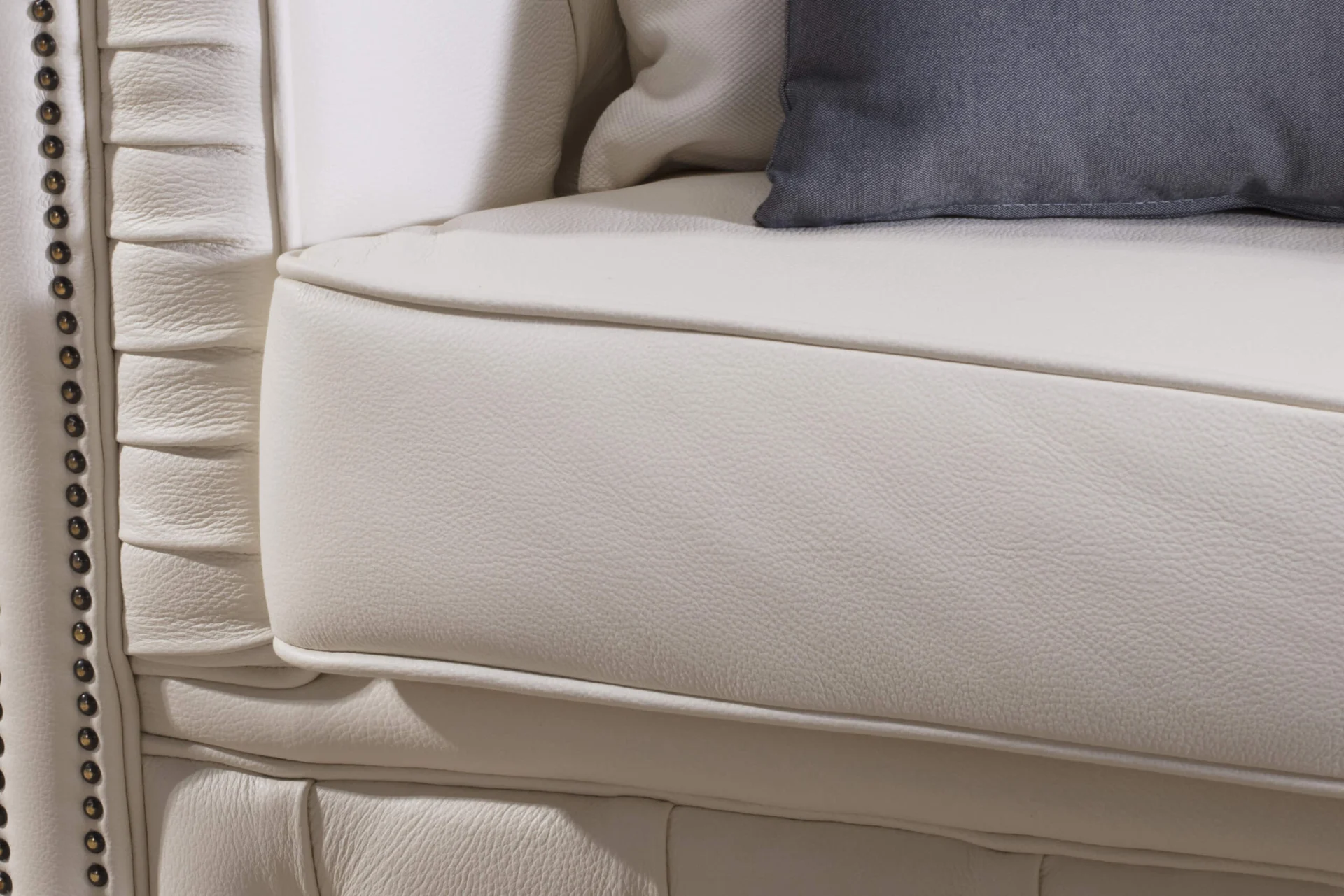 Canapea Chesterfild din Piele - imagine 3